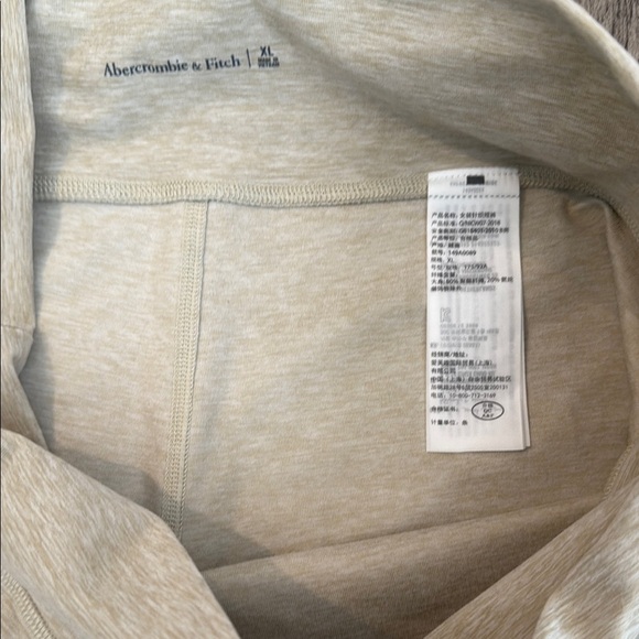Abercrombie & Fitch Cream Bike Shorts Soft Stretchy Knit - Picture 3 of 4